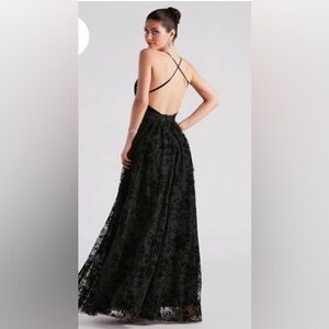 NWT Windsor Lace & Velvet Backless Evening Gown